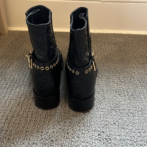 Salvatore Ferragamo bootie. Size 9…..Simply stunning - Picture 12 of 16